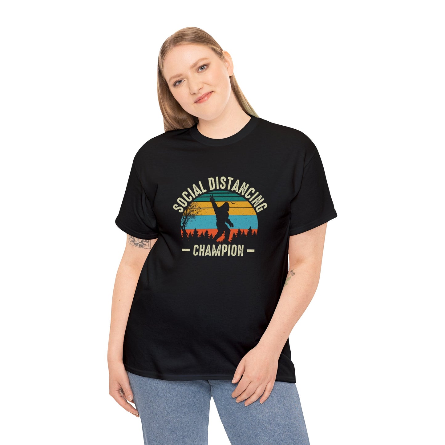 Bigfoot social distancing - Heavy Cotton Tee shirt