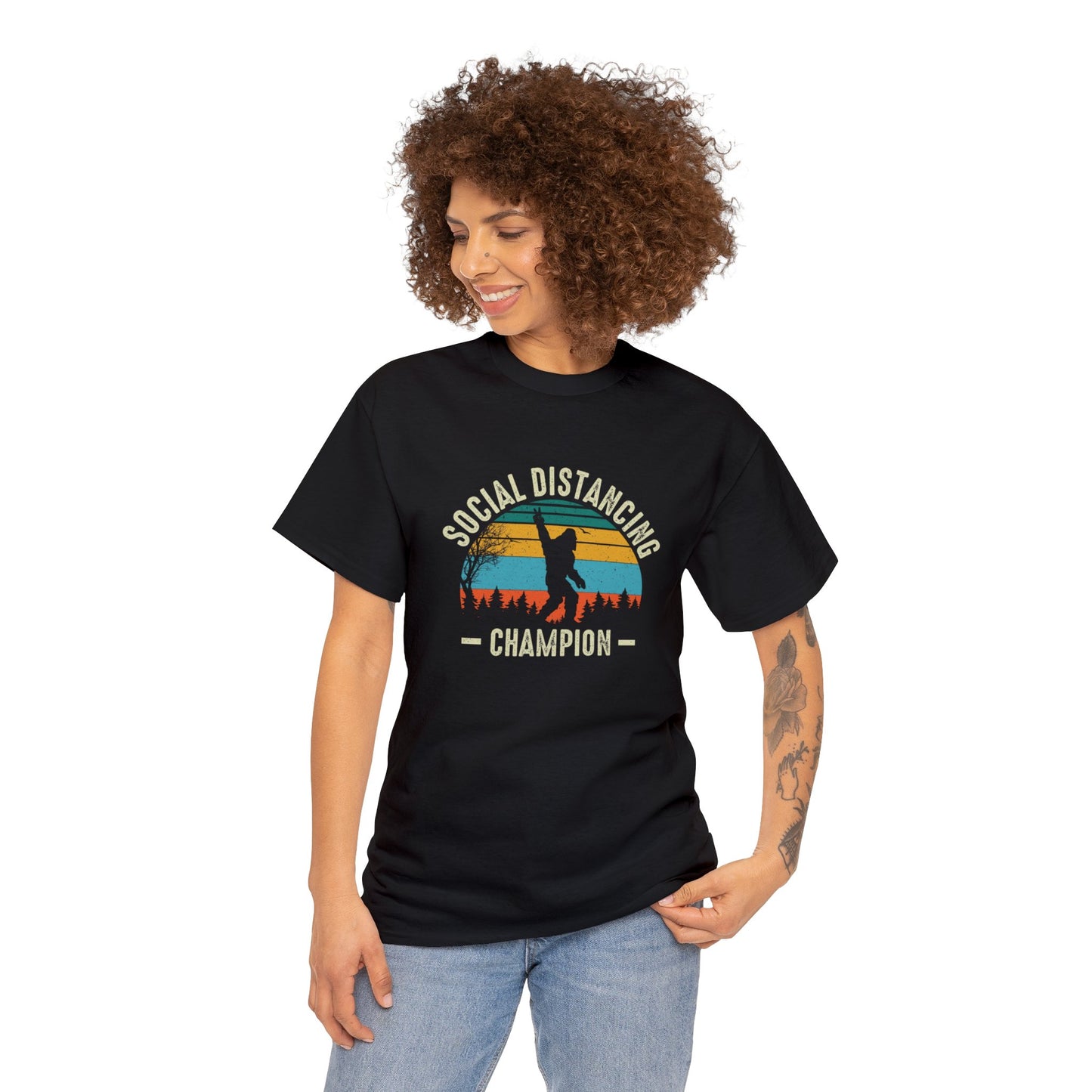 Bigfoot social distancing - Heavy Cotton Tee shirt